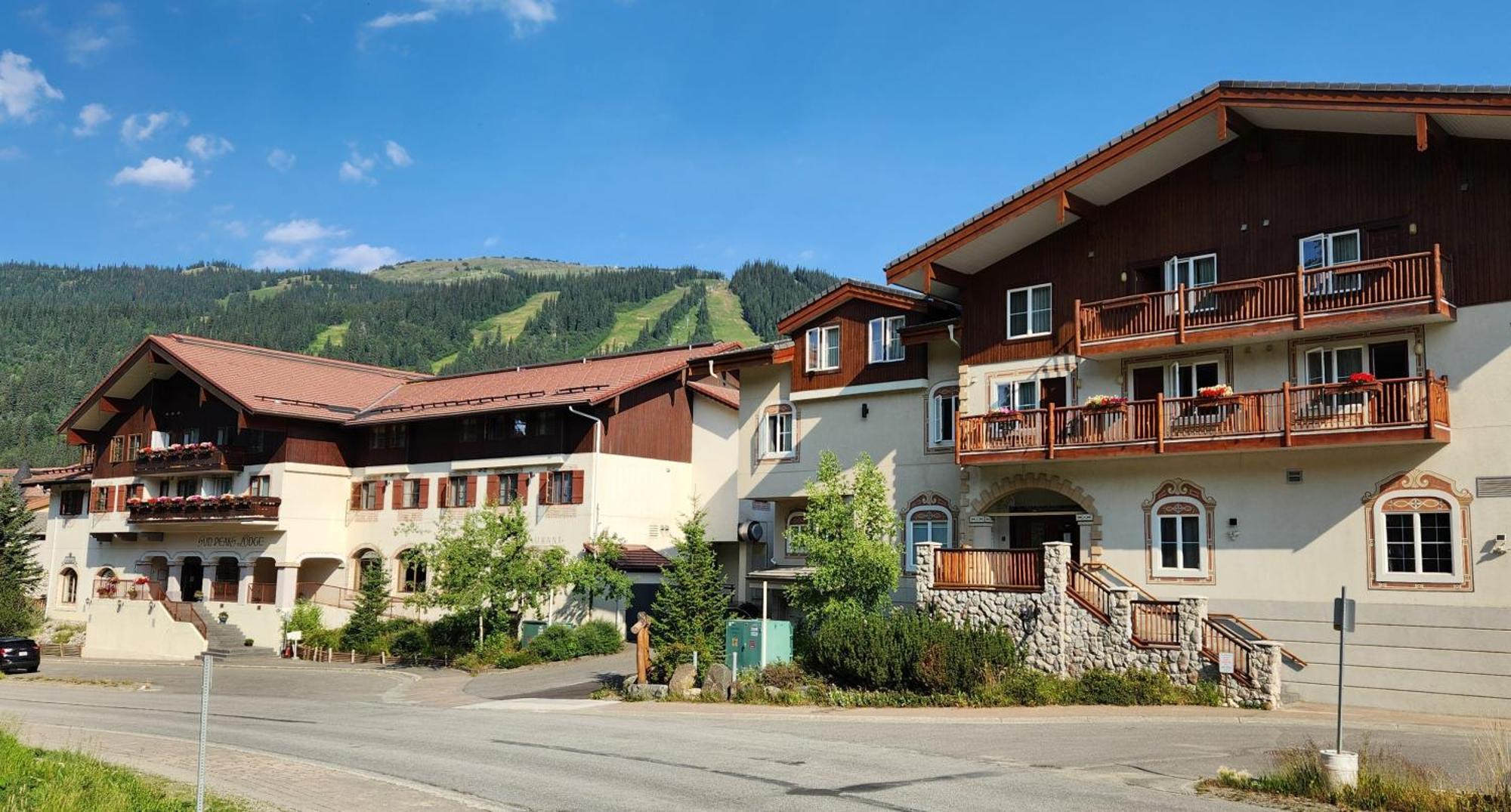 Sun Peaks Lodge Exterior foto