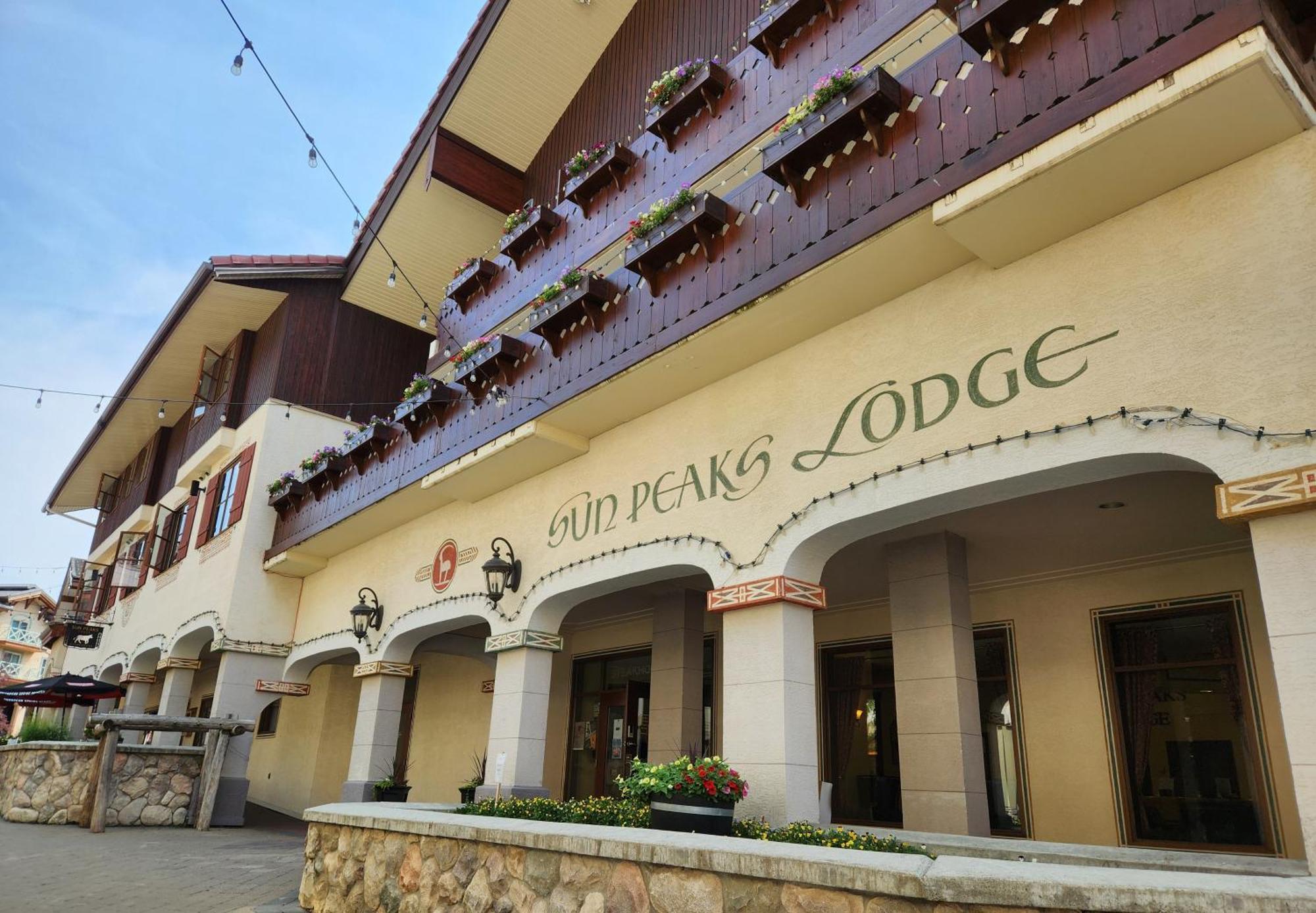 Sun Peaks Lodge Exterior foto