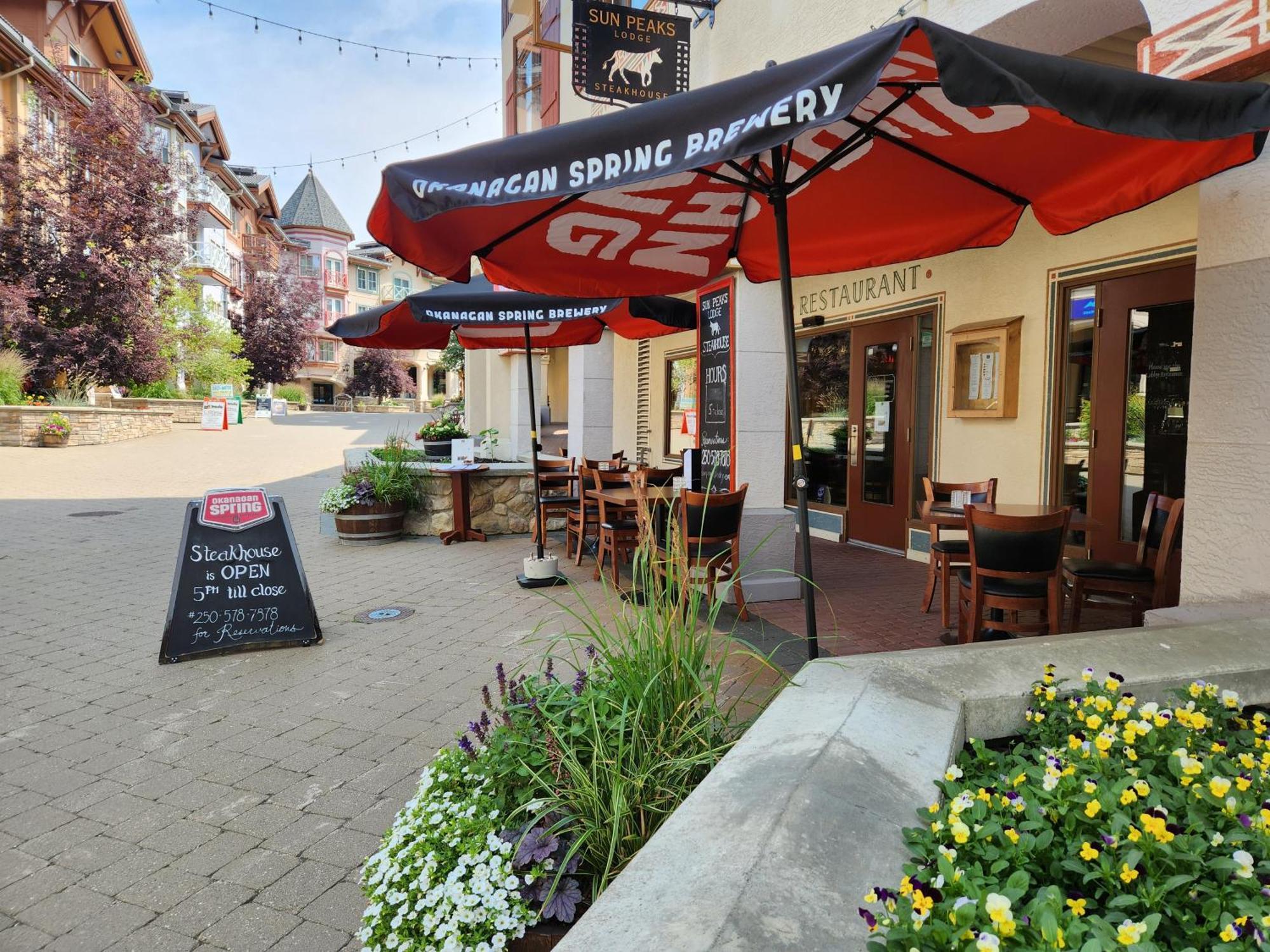 Sun Peaks Lodge Exterior foto